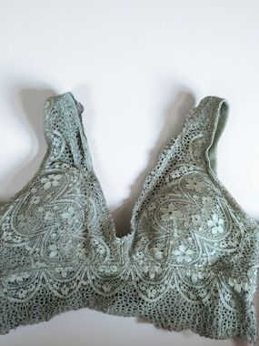 SO Lace Bralette in Sage